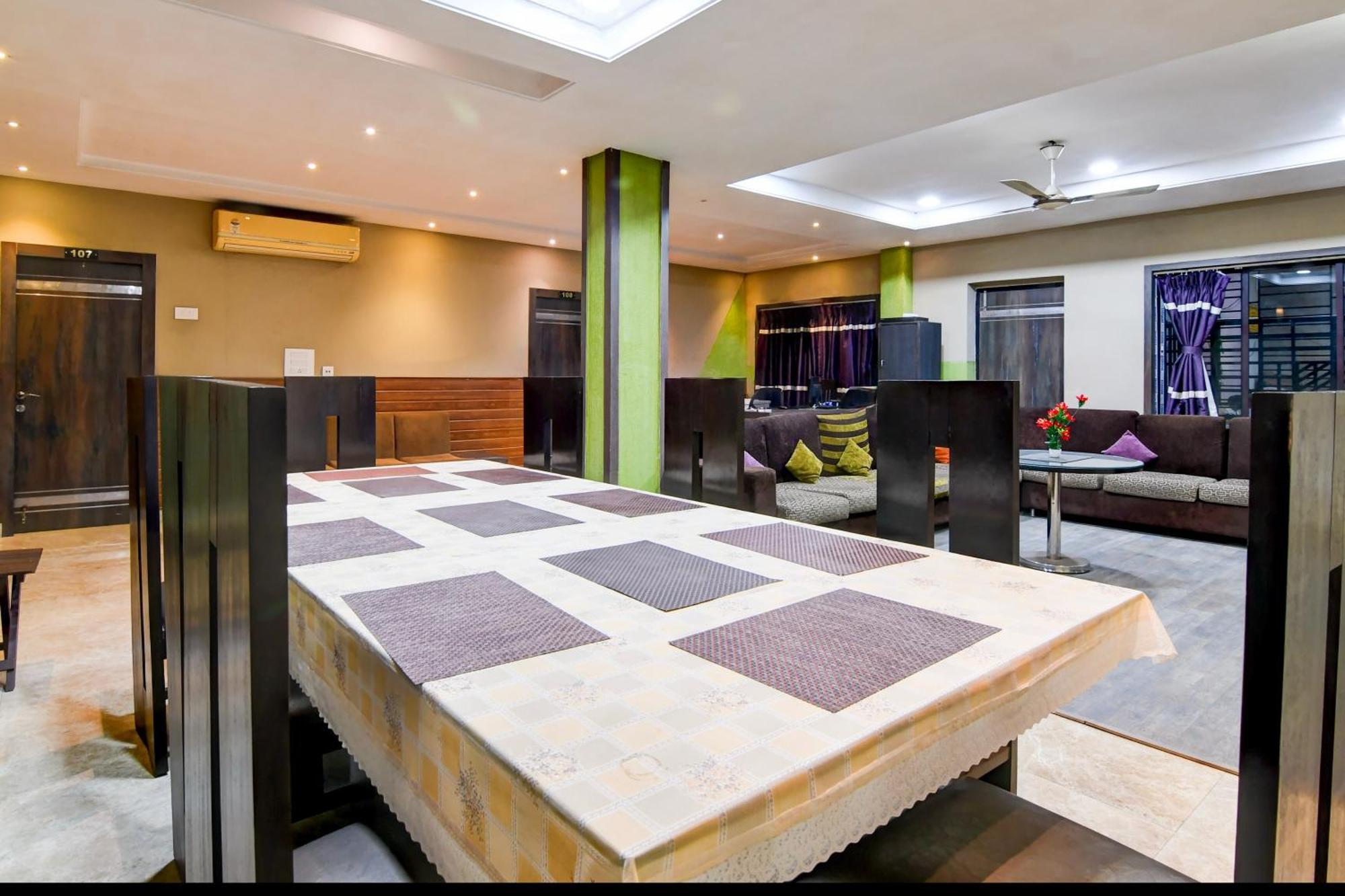 Super Collection O Behala Hotel Bhasa Ngoại thất bức ảnh