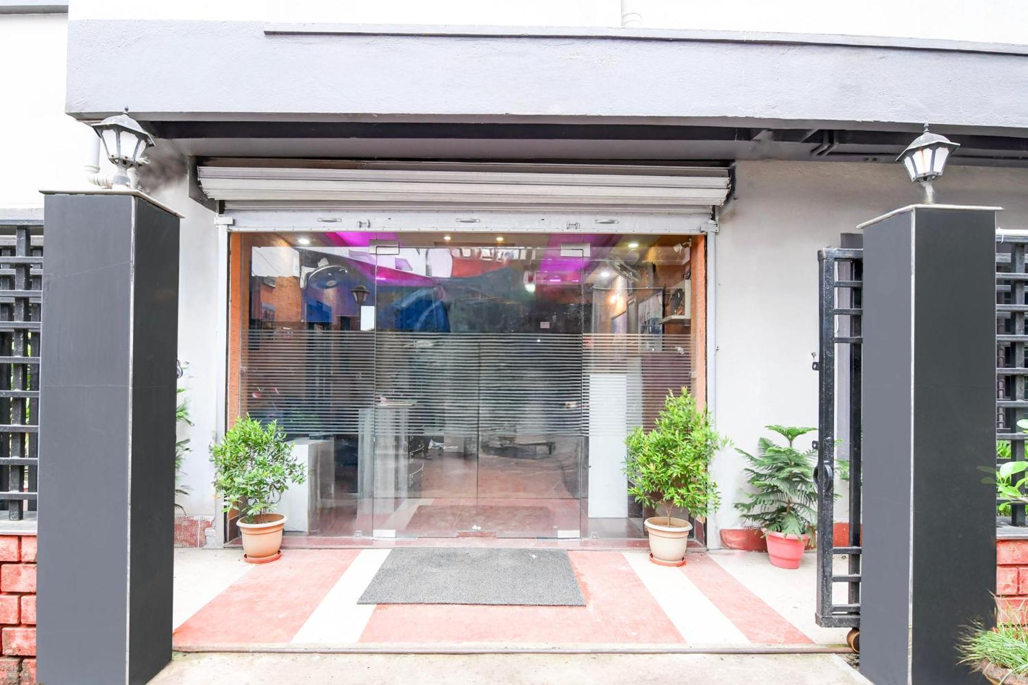 Super Collection O Behala Hotel Bhasa Ngoại thất bức ảnh