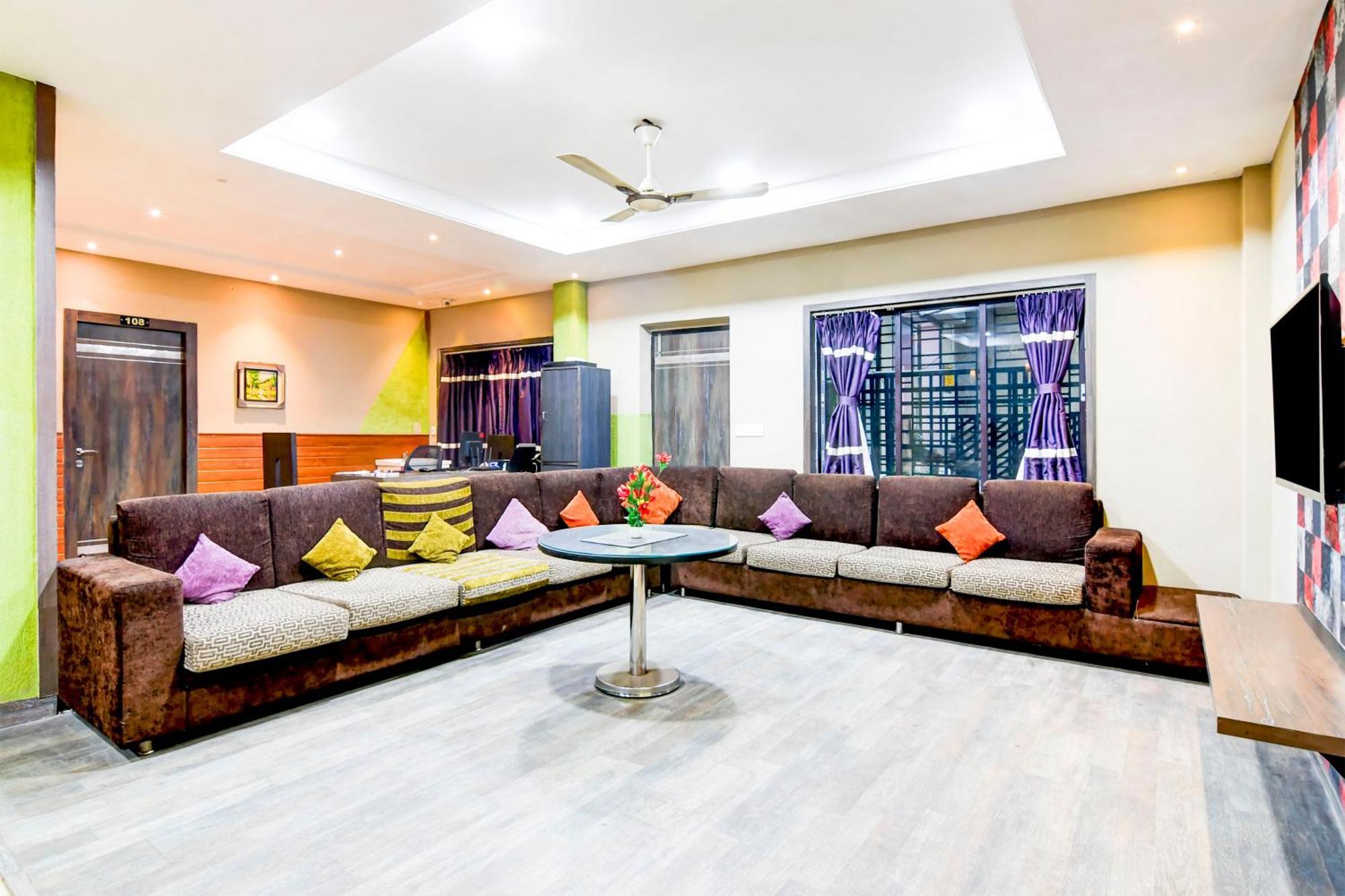 Super Collection O Behala Hotel Bhasa Ngoại thất bức ảnh