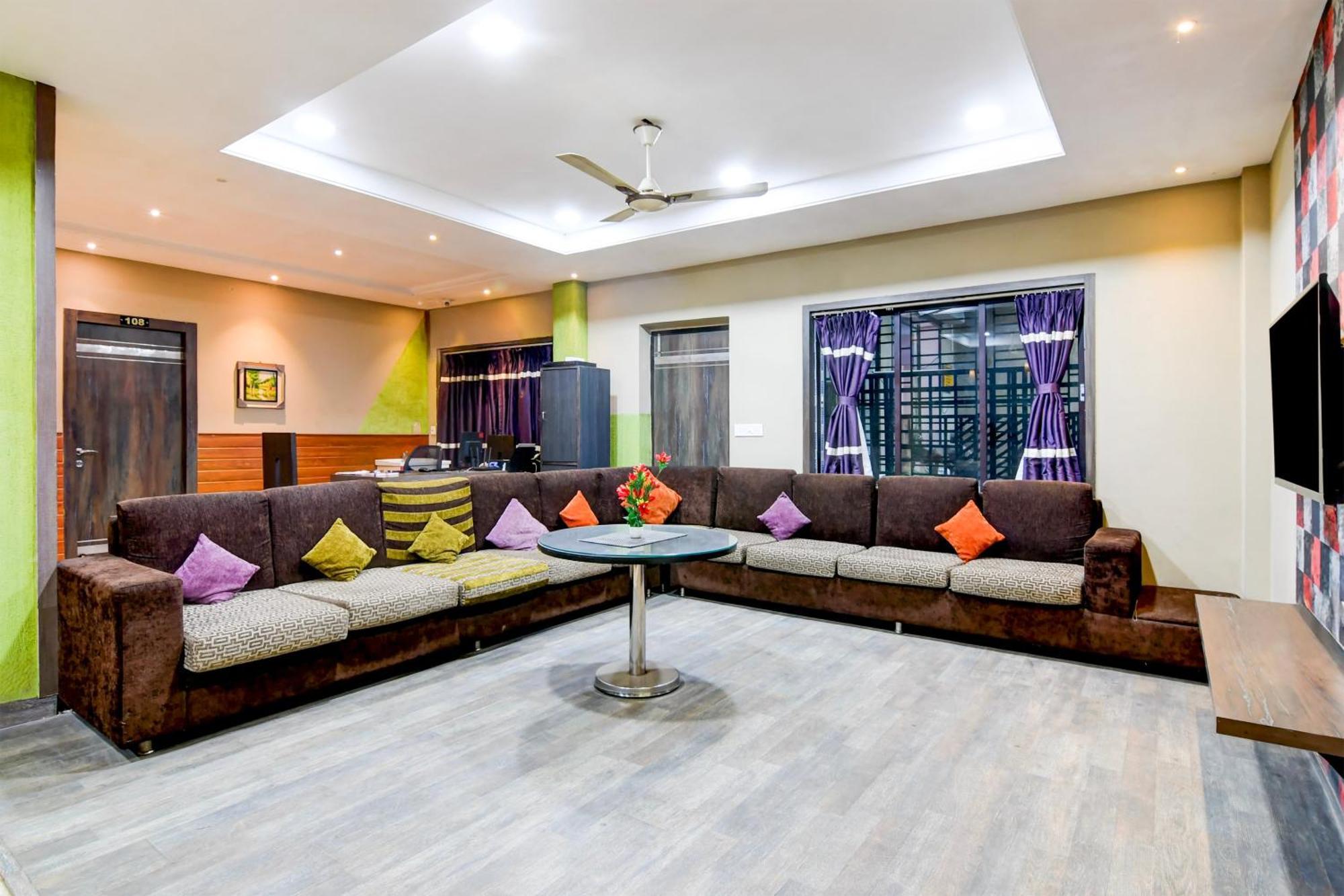 Super Collection O Behala Hotel Bhasa Ngoại thất bức ảnh